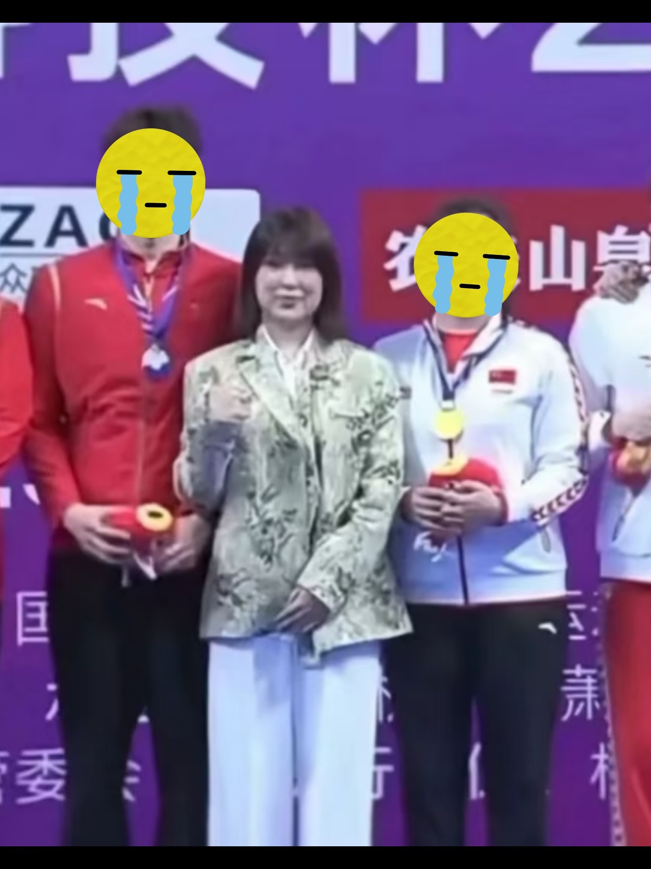 网红多肉饱饱赠覃海洋名表均为假货总结：靠租豪车装有💰人，把租的豪车抵押给别人向