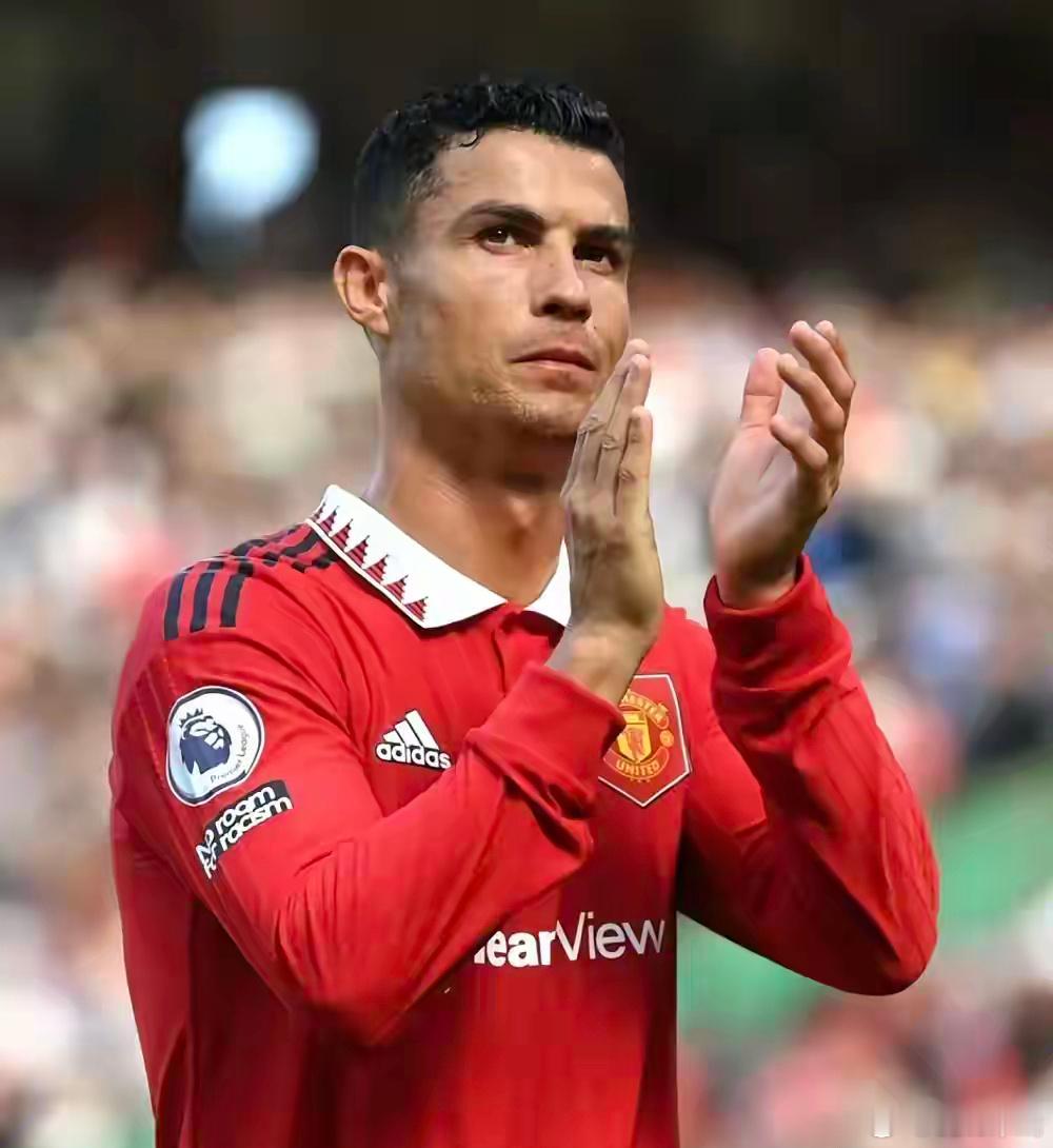 足坛历史球星之最，大家认同吗？最佳终结者：C罗最佳守门员：布冯最佳防守：马尔蒂尼