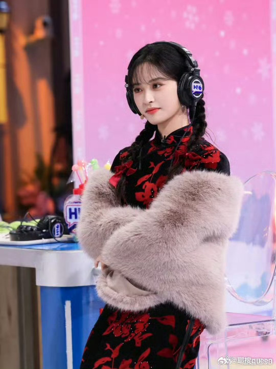 沈月在客栈和中餐厅间选了好六棣棣挖坑，月月闪躲！客栈 vs 中餐厅的灵魂提问，最