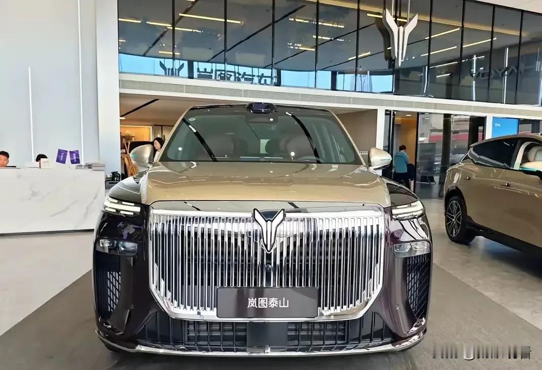 岚图泰山以科技铸豪华，定义大六座SUV新标杆
 
当智能科技与豪华舒适完成深度融