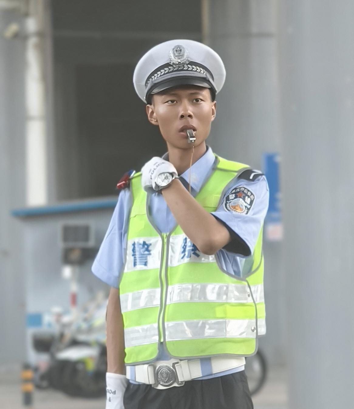 辅警职业年金‌已上线，但尚未全国普及‌！

辅警职业年金全国普及的可能性分析：