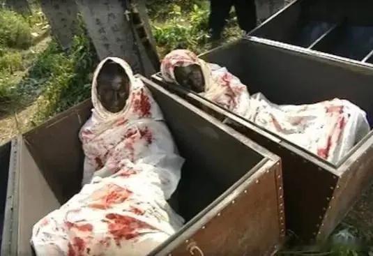 《少年包青天》烧焦的尸体，是由黑人群演客串的，这下子连化妆都可以省了… ​​​