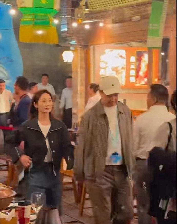 马頔：咱俩来乌镇吃点好吃的去，走。

李纯：走慢点，你腿长我跟不上。

马頔：那