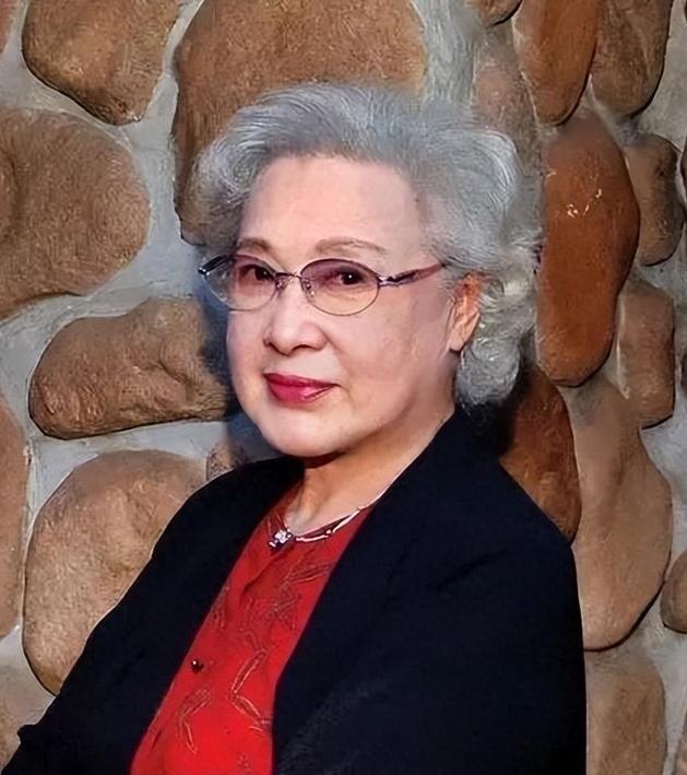 [微风]1967年，陈天国在杭州灵隐寺的一棵大树上自缢身亡，在临终前，他特意去见