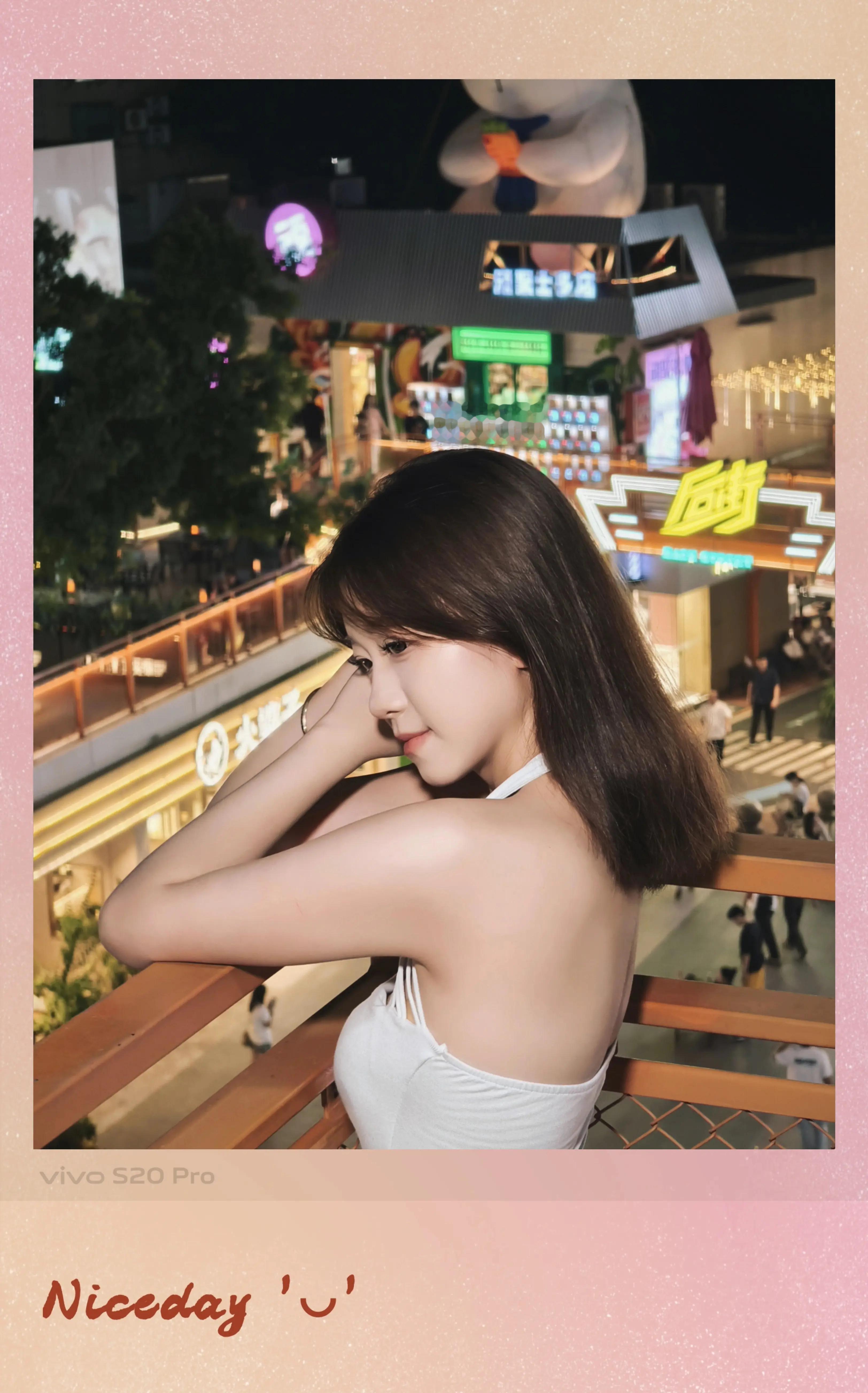 vivo S20 Pro丨广州1906杨韬广场，卡哇伊夜景人像 图源vivo社区