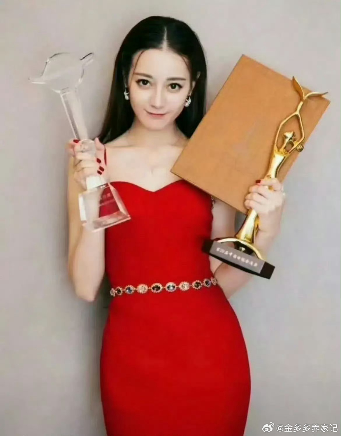 两大90花都有主流视后了 终成顶峰双璧，撑起内娱90花时代 