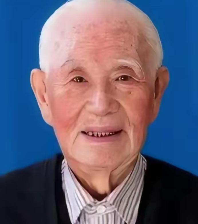 1945年，阎锡山的贴身秘书李蓼源，正为一项重要任务忙得焦头烂额：为阎锡山整理寿