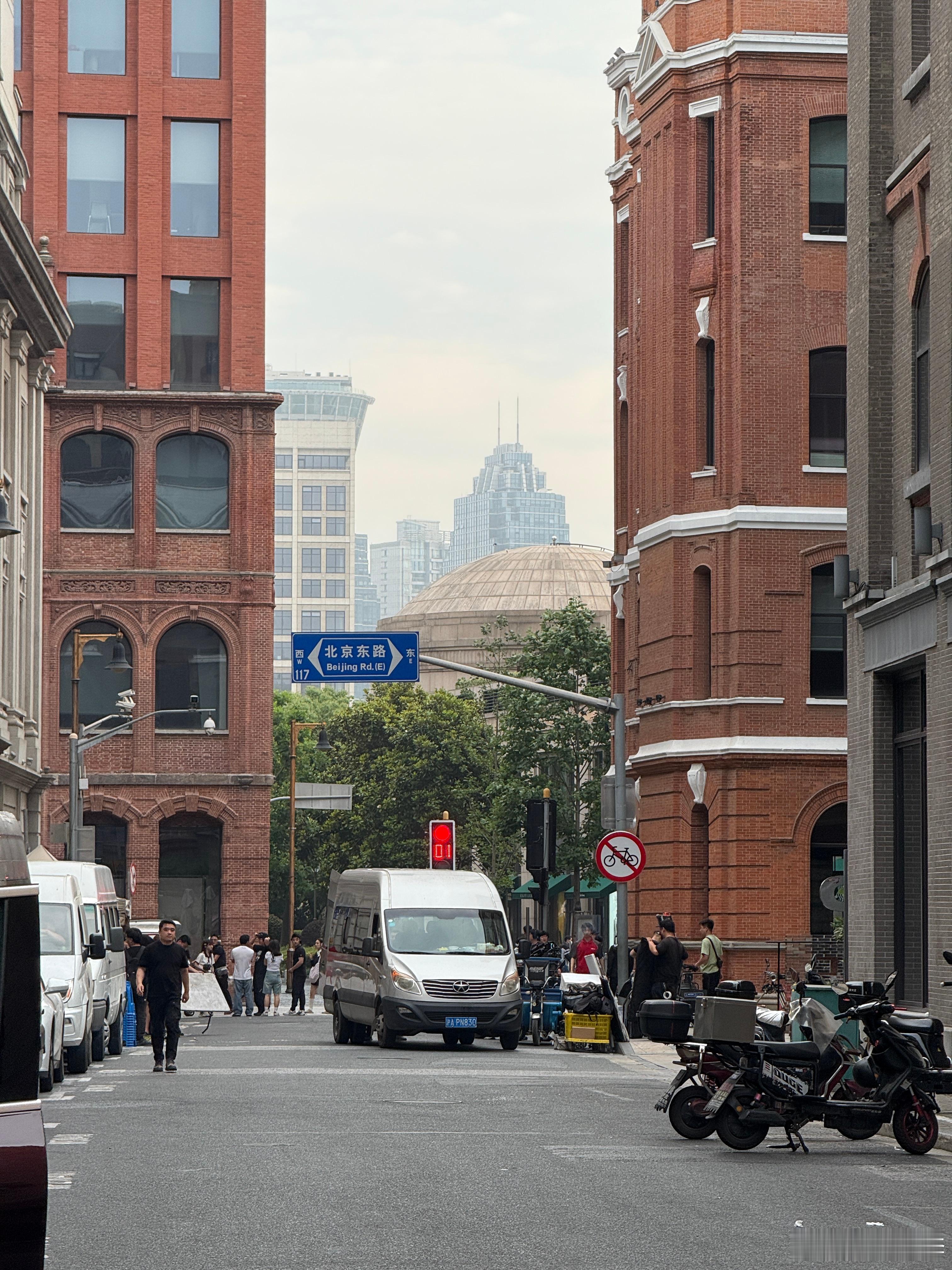 清晨的外滩和武康路比想象中更繁忙📷  ​​​