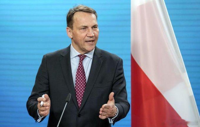 波兰的特朗普朋友公开要求司机感谢波兰的援助。而波兰外长对此进行了点评西科尔斯基表