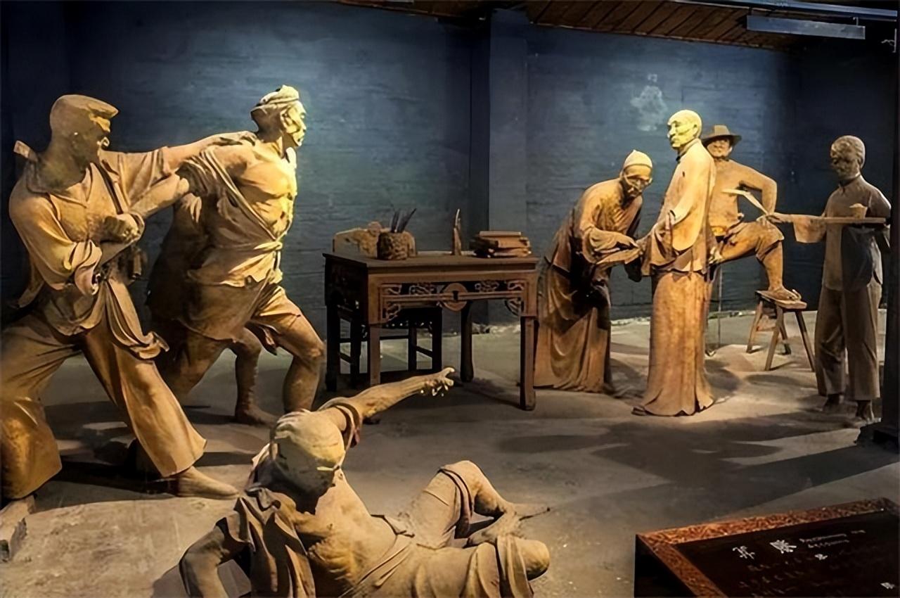 2010年，臭名昭著的大地主刘文彩的后人在故乡发起了一次祭祖活动，并准备了75桌