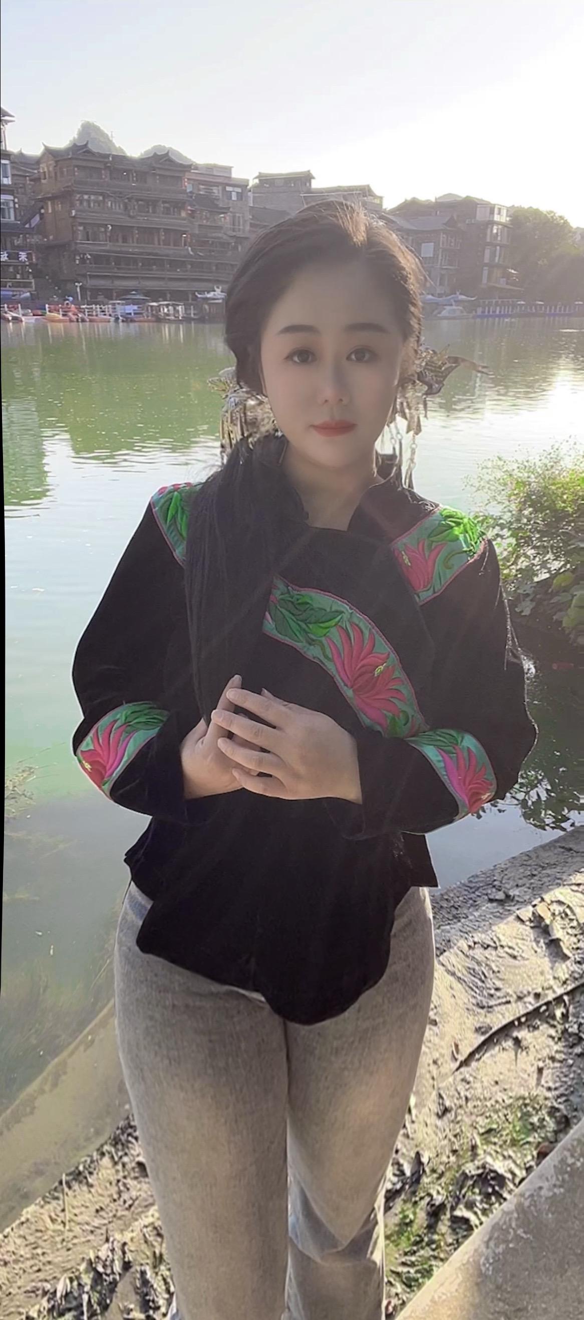 麻烦你去照镜子，看看我喜欢的人有多帅