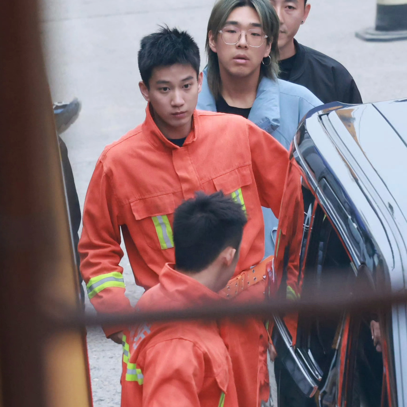 会觉得王奇是大学生也正常、呆瓜脸但抽烟，烟雾缭绕中说出面对面数汗珠这种话。黄鱼这