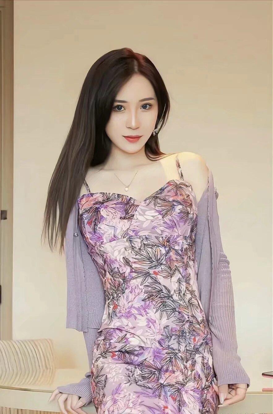 上帝创造猫是为了让人类享受抚摸老虎的快乐。