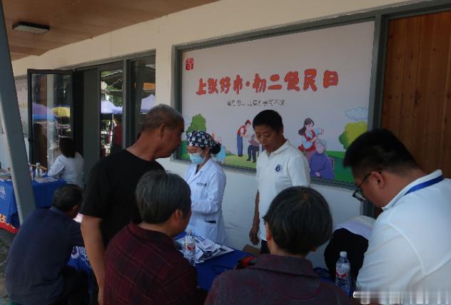 台州仙居他们当起集市摊长不靠花架子，只做实在事，用烟火气点亮基层治理，让党员服务