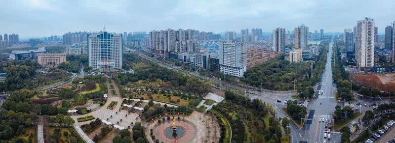 禁止外卖进入校园
湖南科技大学
坐落于湖南省湘潭市，在校人数4万多
是一所公办一