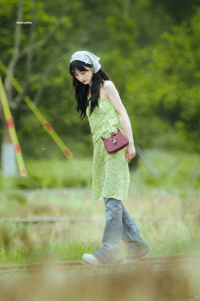 香香软软的小田~生机盎然具象化啦~好美的宝宝[抱一抱]期待田曦薇的新综艺《#忙忙