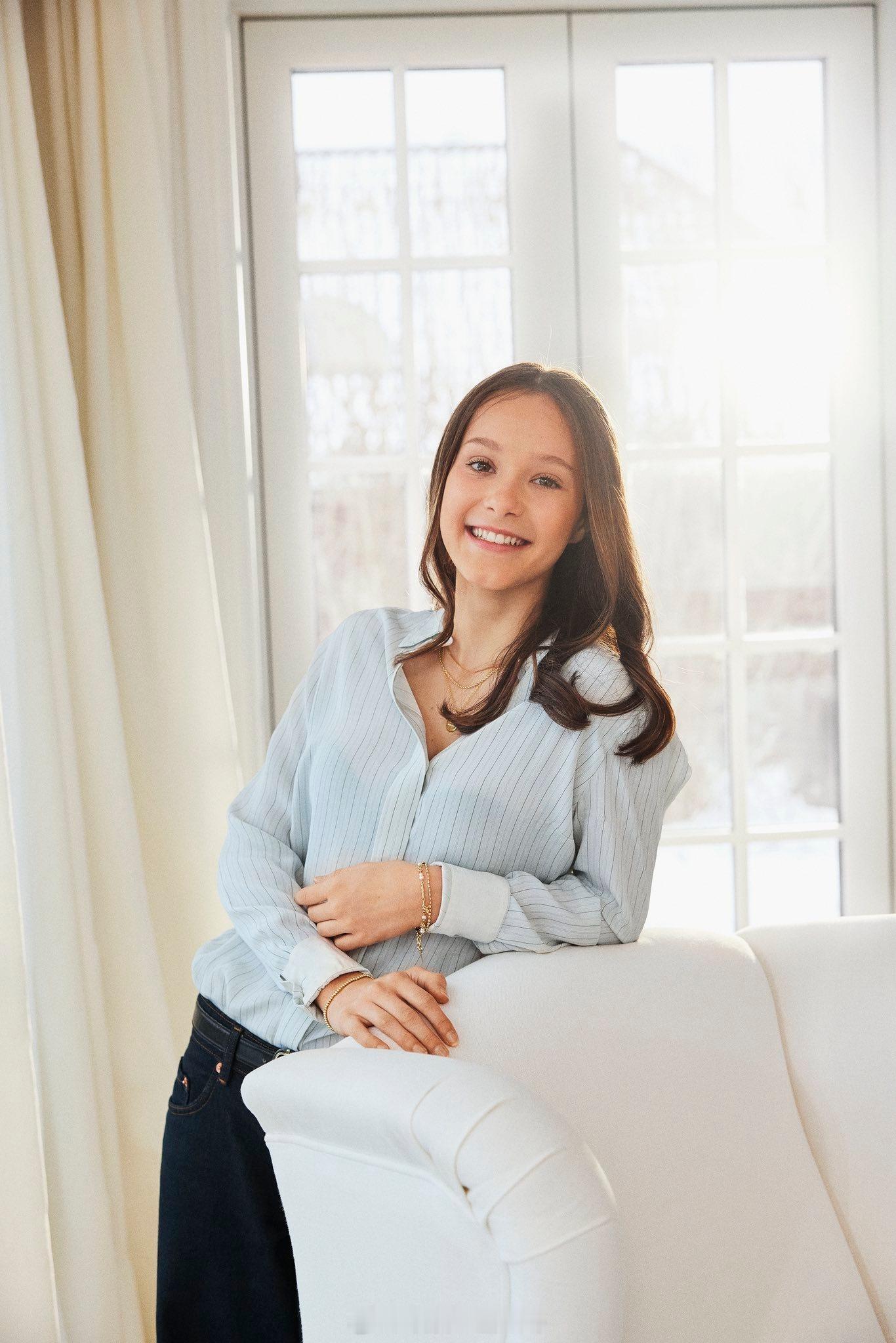 1.24 丹麦二王子约克姆的女儿雅典娜庆祝14岁生日，清秀大姑娘了 