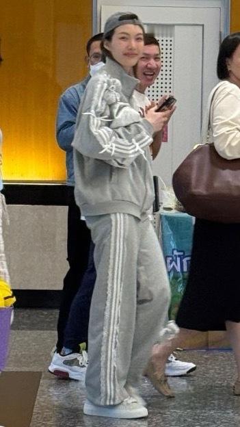 帽子反戴 秒变小帅 ​​​