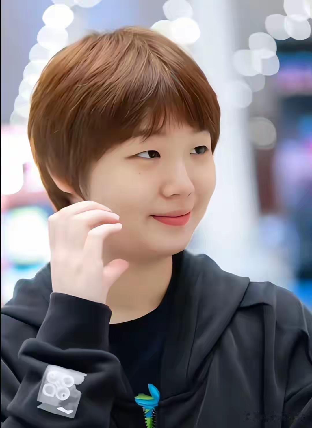 蒯本军先生明智了！蒯曼的父亲蒯本军先生因在网上涉及国乒及女儿的事儿，造成了一些影
