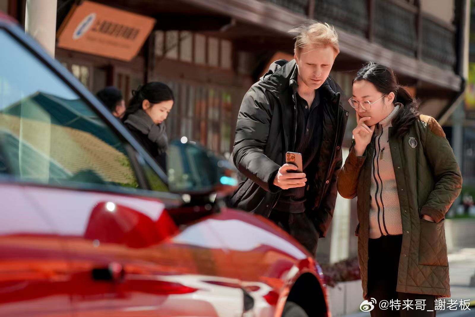 小鹏P7新色亮相UNO超跑生活节小鹏P7新色气场碾压同框超跑小鹏P7新色【星曜红