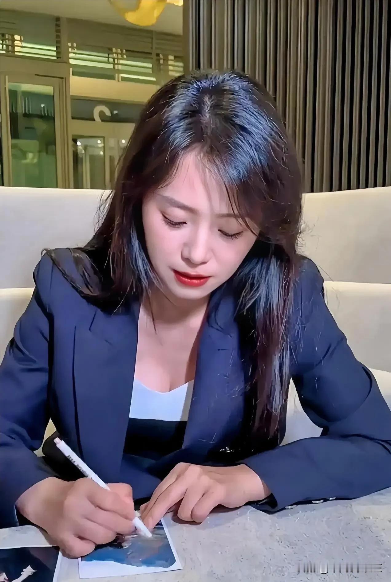 在关键时刻，云端音以坚毅的姿态回应了网络上的种种传言，发表了一份严肃的声明，以澄