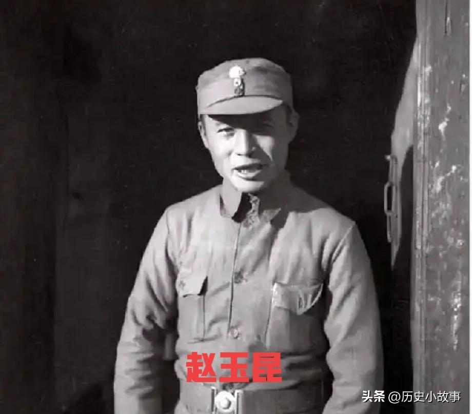 1950年，赵玉昆跪在土坑前，脖颈后插着三根生锈的铁钉，法警举起枪托时，这个满脸