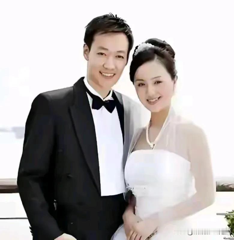 《人世间》里的大哥
你要挺住
昔日的大学同窗
今生的伉俪情深
怎奈病魔无情
夺去