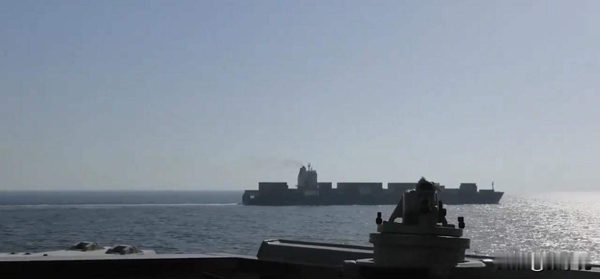 突发：特朗普刚刚写道：“今日，一艘悬挂伊朗国旗的货轮托斯卡号，船长近900英尺，