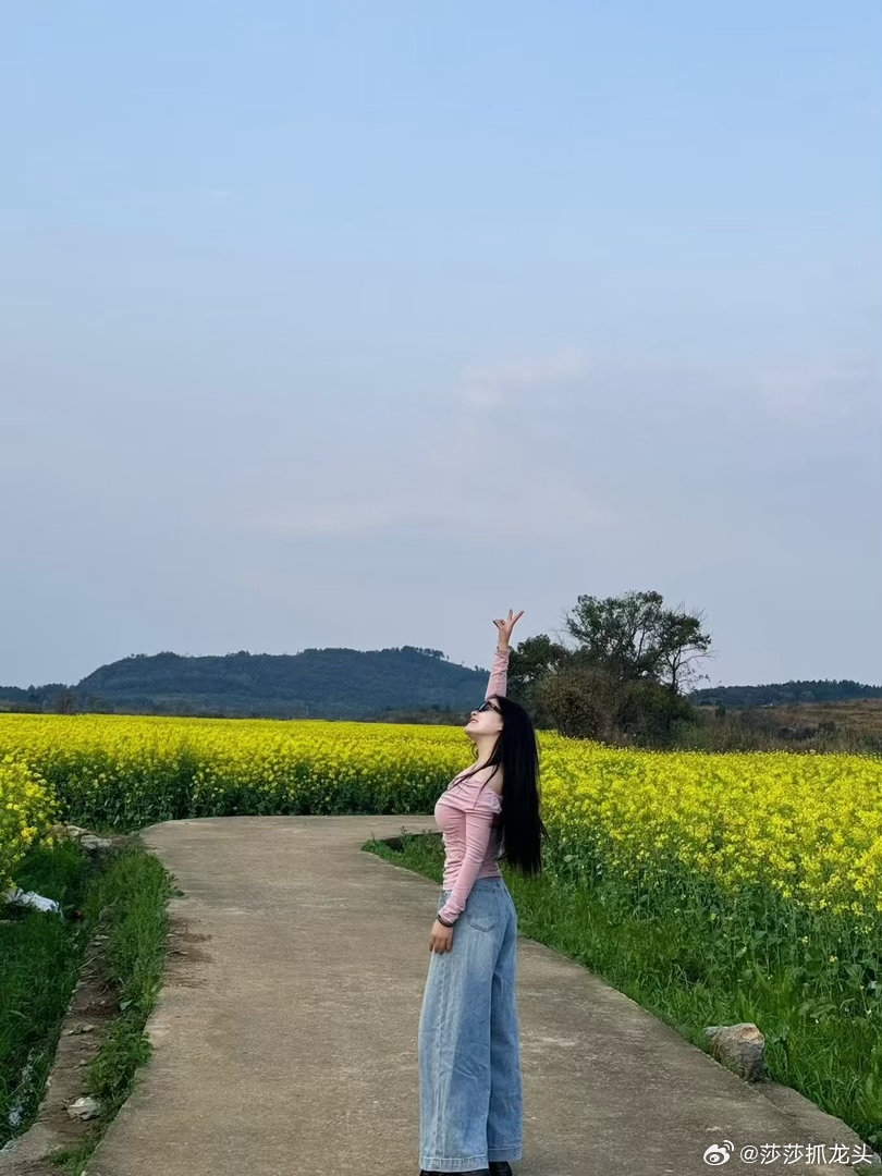 兄弟姐妹们最近市场情绪相对低落，大家可以先减仓，或者空仓等待，不要臊动！规避一下