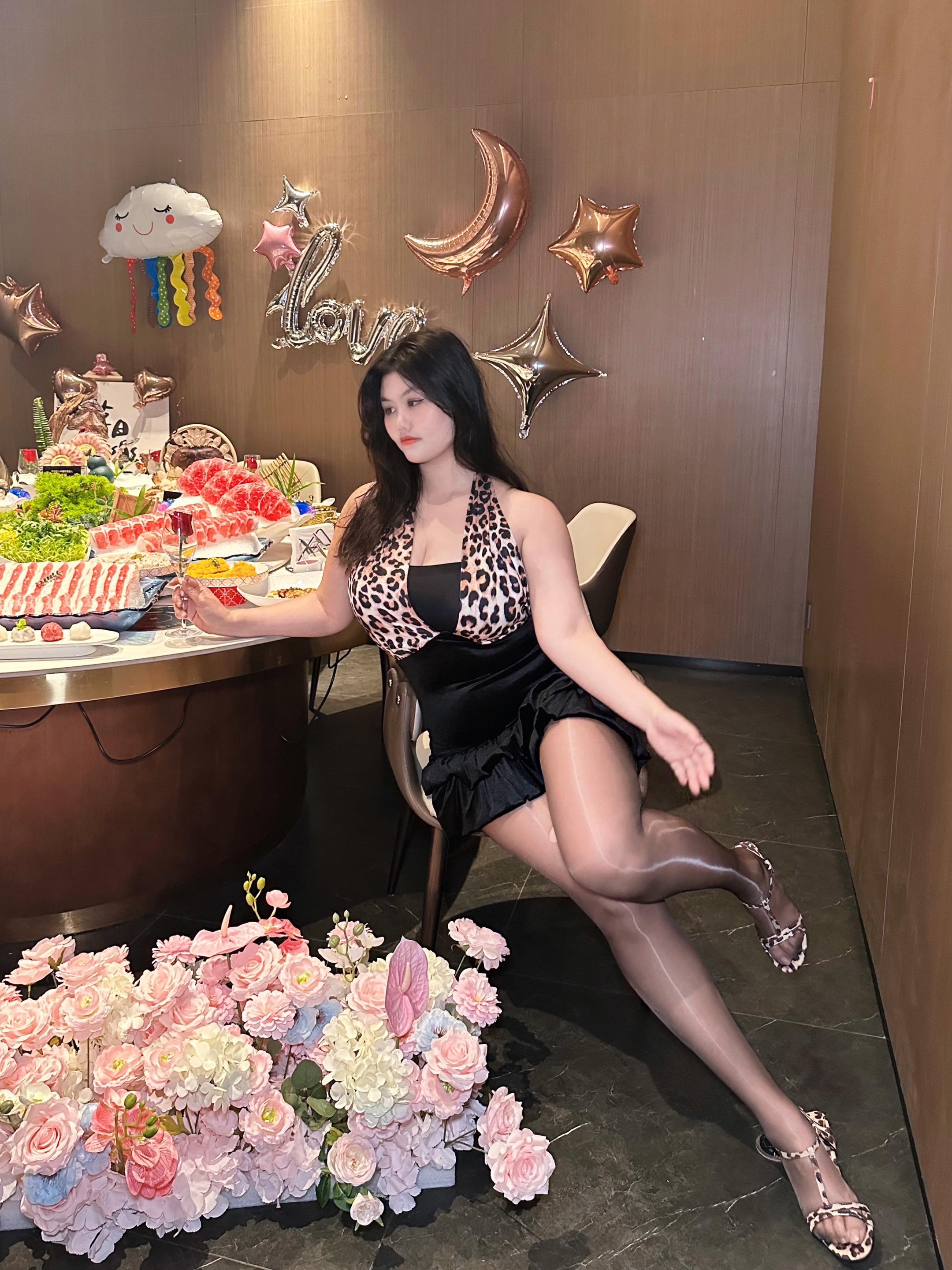 生日派对look 生日小黑裙