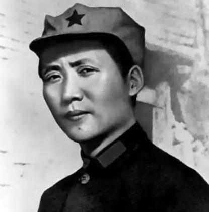 只有读懂 “农村包围城市”，才明白：为啥国军是前线主力、手握美式装备，人民却死心