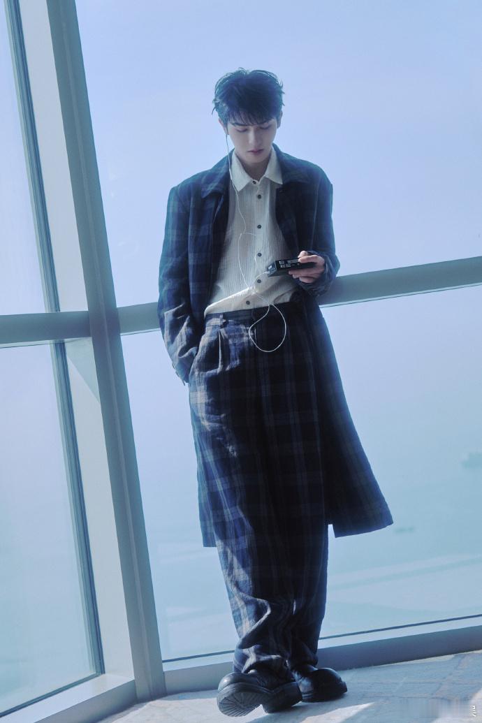 #小鬼朱正廷合体# 小鬼和朱正廷在《城市捉迷藏》中成为搭子，兄弟情愈发深厚。 ​