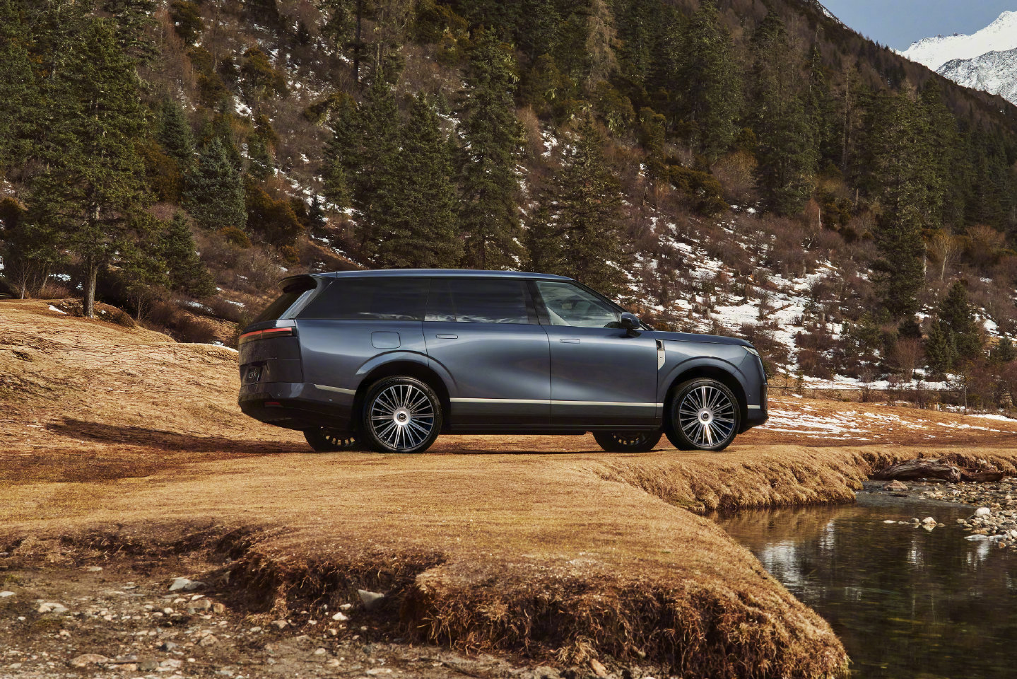 新科技旗舰小鹏GX来了 这周各家旗舰9系车型开始纷纷发布了，蔚来ES9已经抢占了