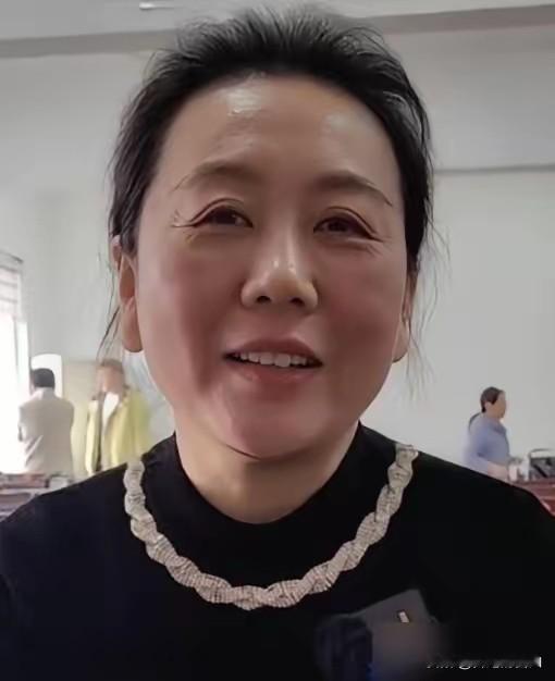 航天员张洪章平安落地，他姐姐一句话让人破防：国家把你借给我180天，现在平安还回