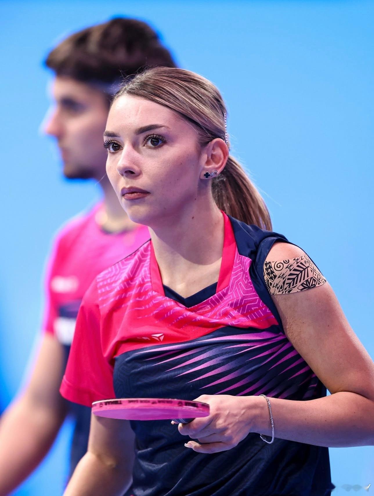 wtt还好意思把运动员都贴着肌贴打球的照片得意洋洋的发出来不是一年到头都给你们打