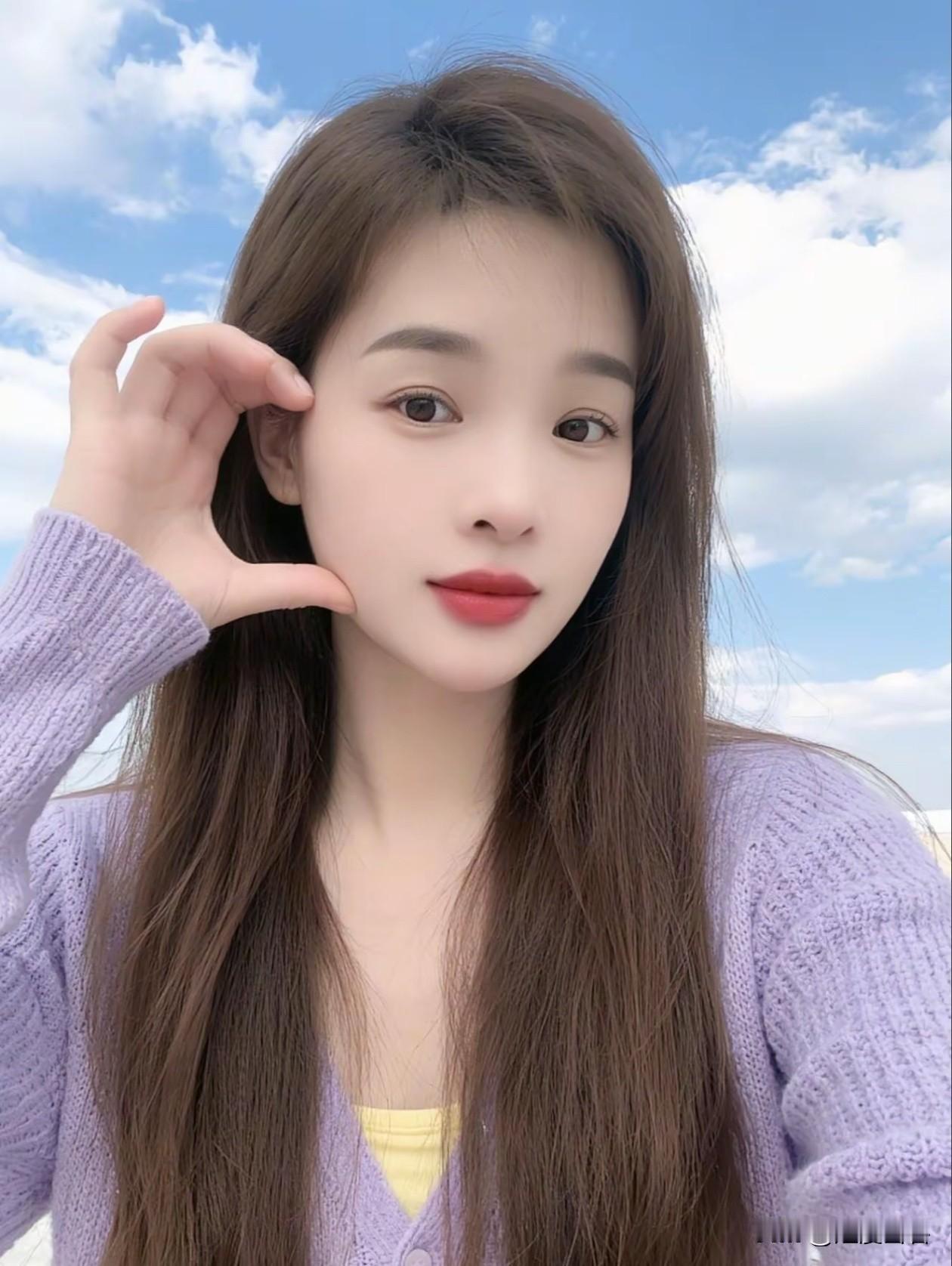 原来，得不到的从来不是对的人。别为难自己辗转反侧，真正合适的那位，会在你最狼狈时