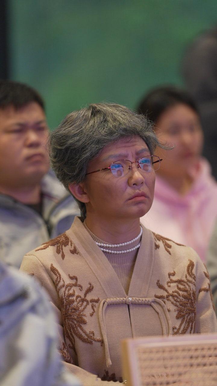 银发奶奶竟开车玩起漂移 省流：不是真的奶奶。其实真相是铁豆假扮老奶奶参加奥迪AD