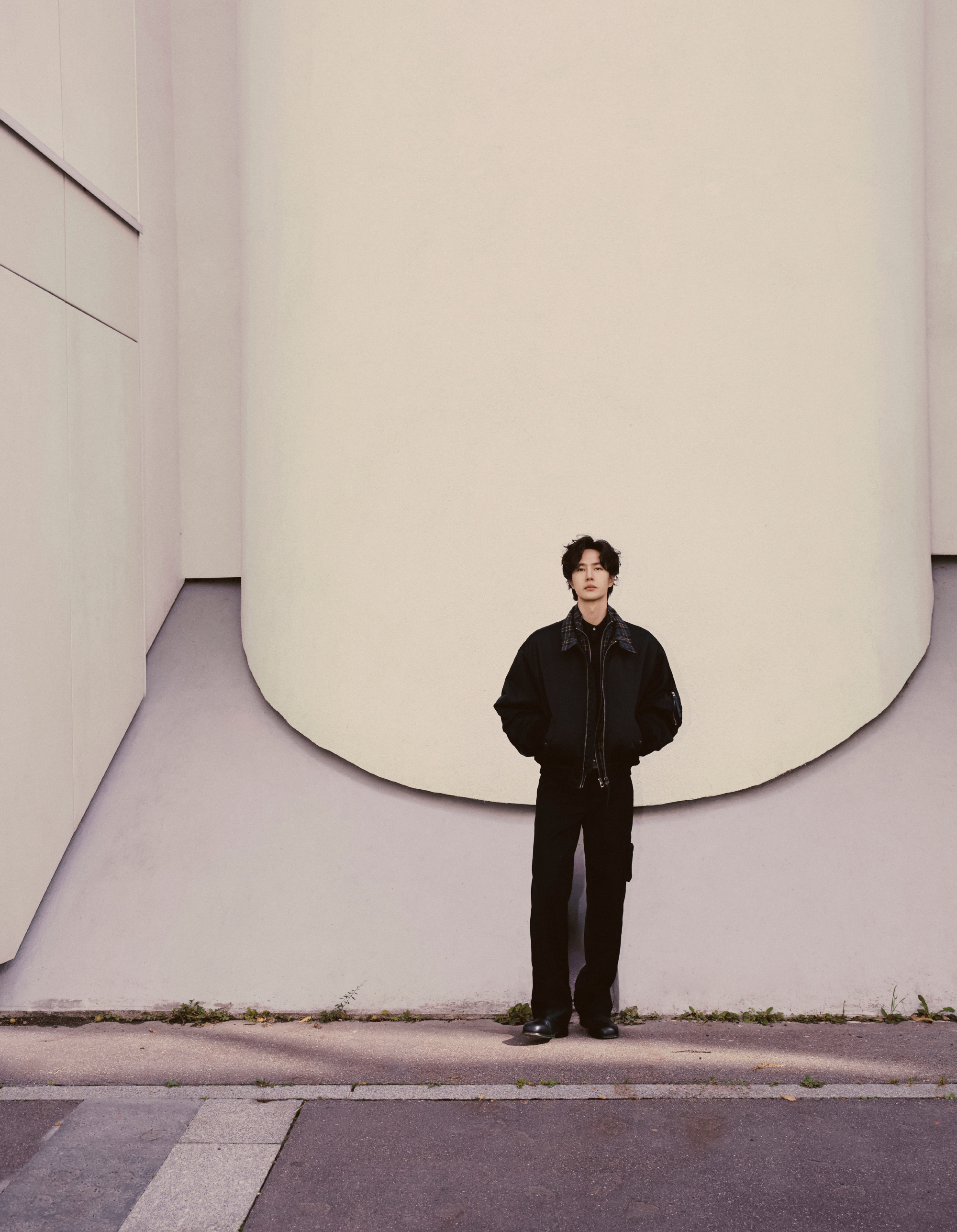 王一博LOEWE大秀造型 