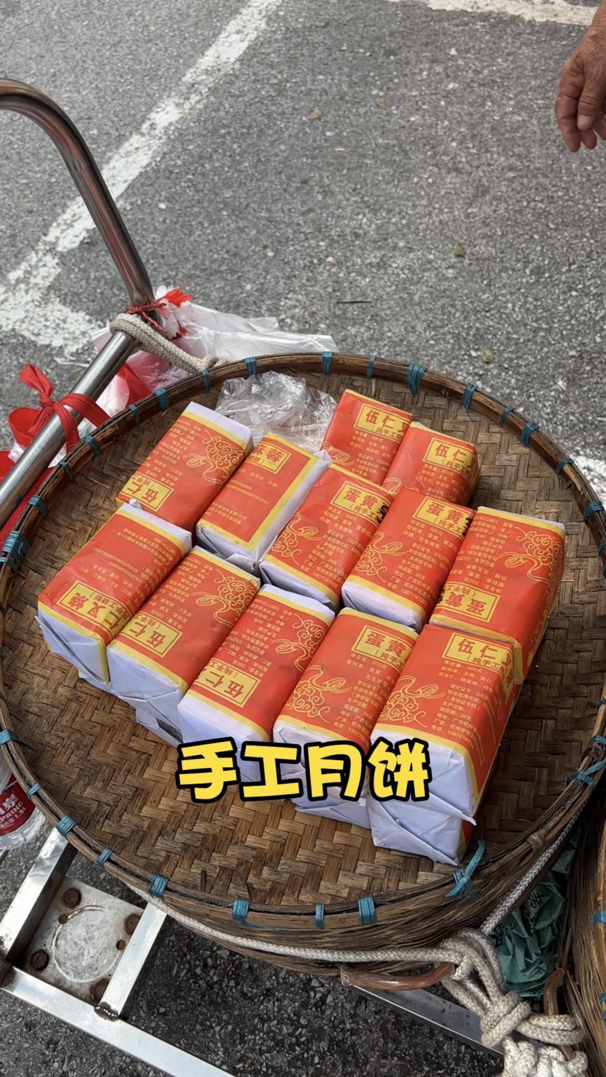 烟火气，人们都说烟火气，都说城市缺乏烟火气，大城市更是没有，那么到底什么才是烟火