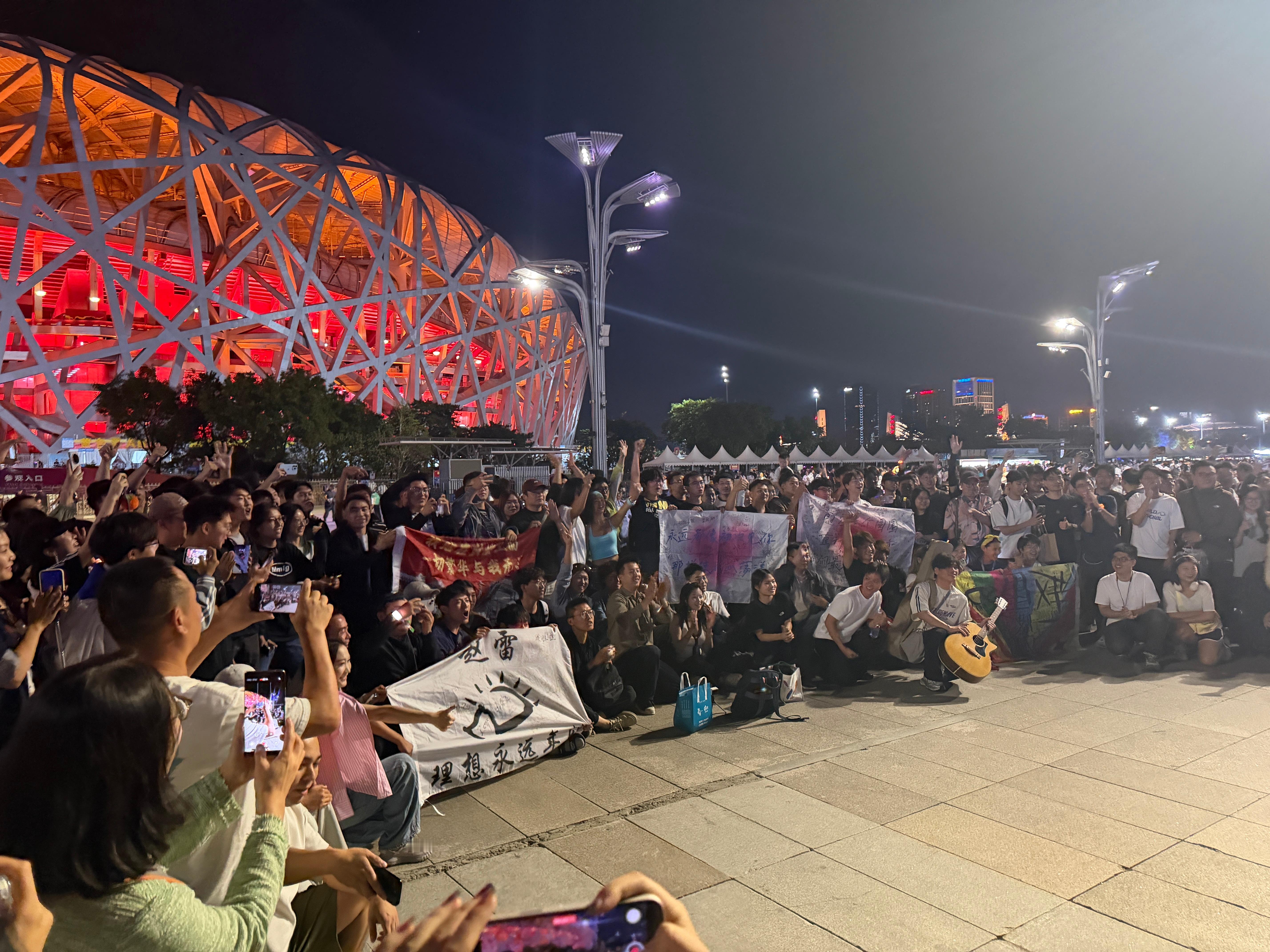 吼两嗓子就好了[手指比心]赵雷鸟巢演唱会  ​​​