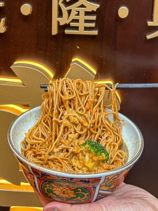 来魔都旅游必吃这家石库门蟹粉面