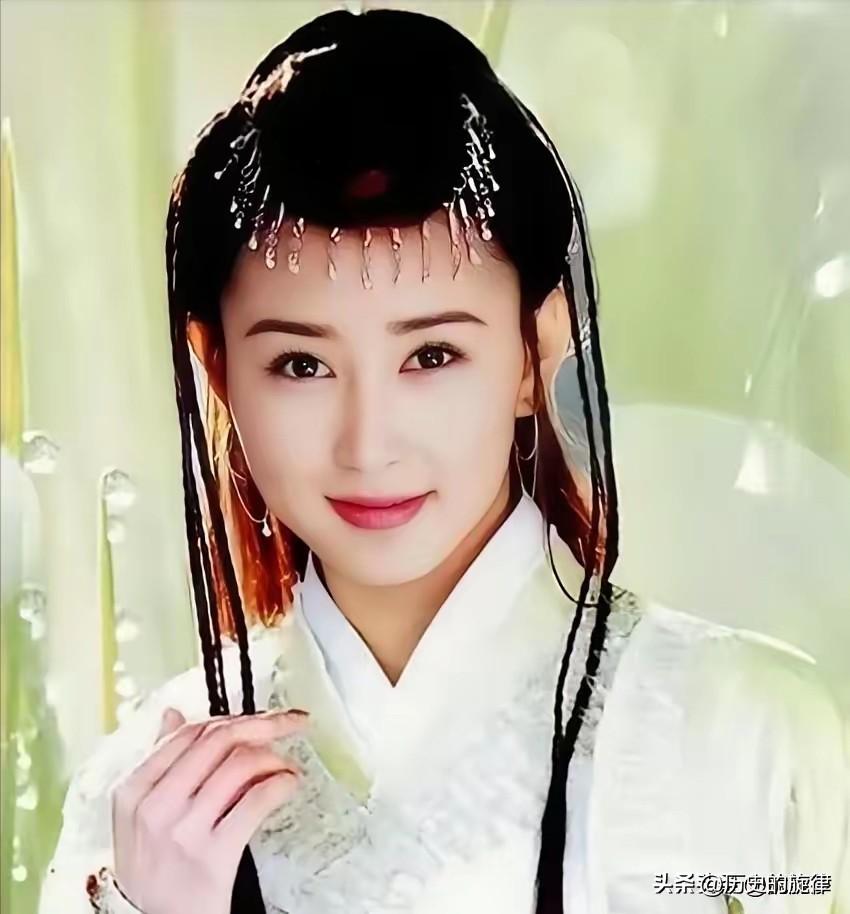 胡静拒嫁大12岁富豪，对方晃着卡笑：50亿不知咋花，婚后才知有多清醒
 
当年朱