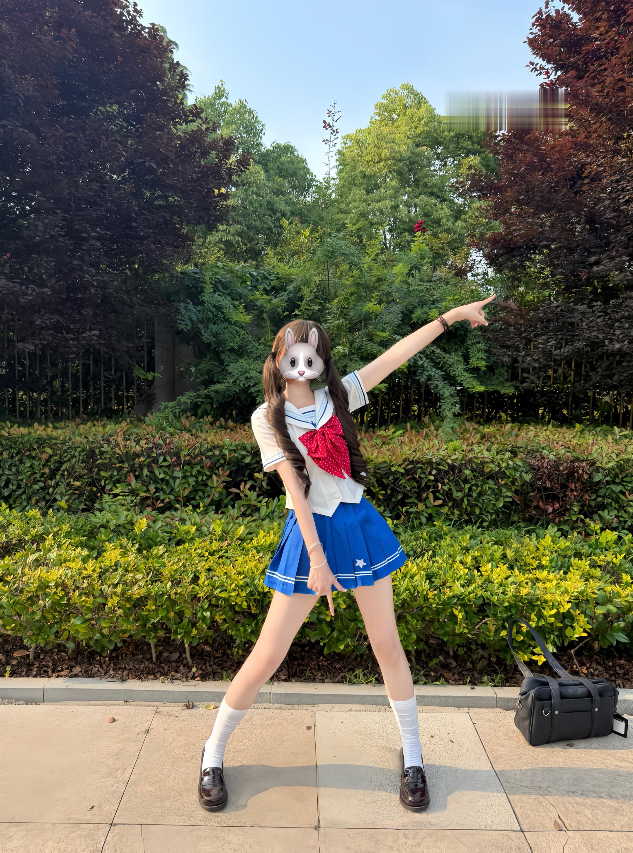 (´・ω・ )(・ω・ )这就是我和你呀，我就这样趁其不备的贴贴你！然...
