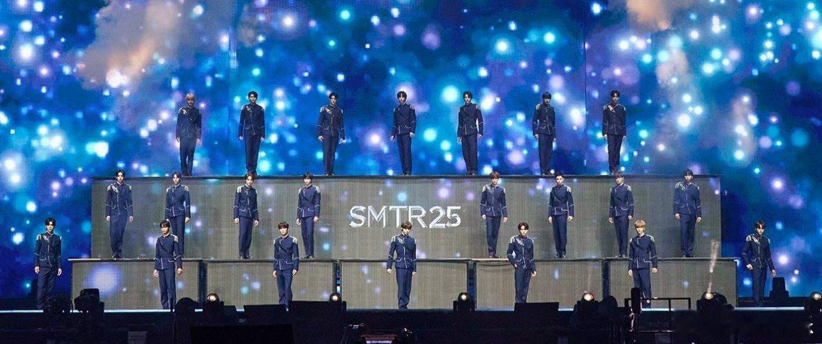 SM娱乐公司准备在2025年底推出他们的新男子组合。 