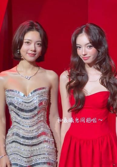 赵今麦整个北京最严厉的妈咪 之前一直以为她是淡颜，看了她和别人的合照才知道原来是