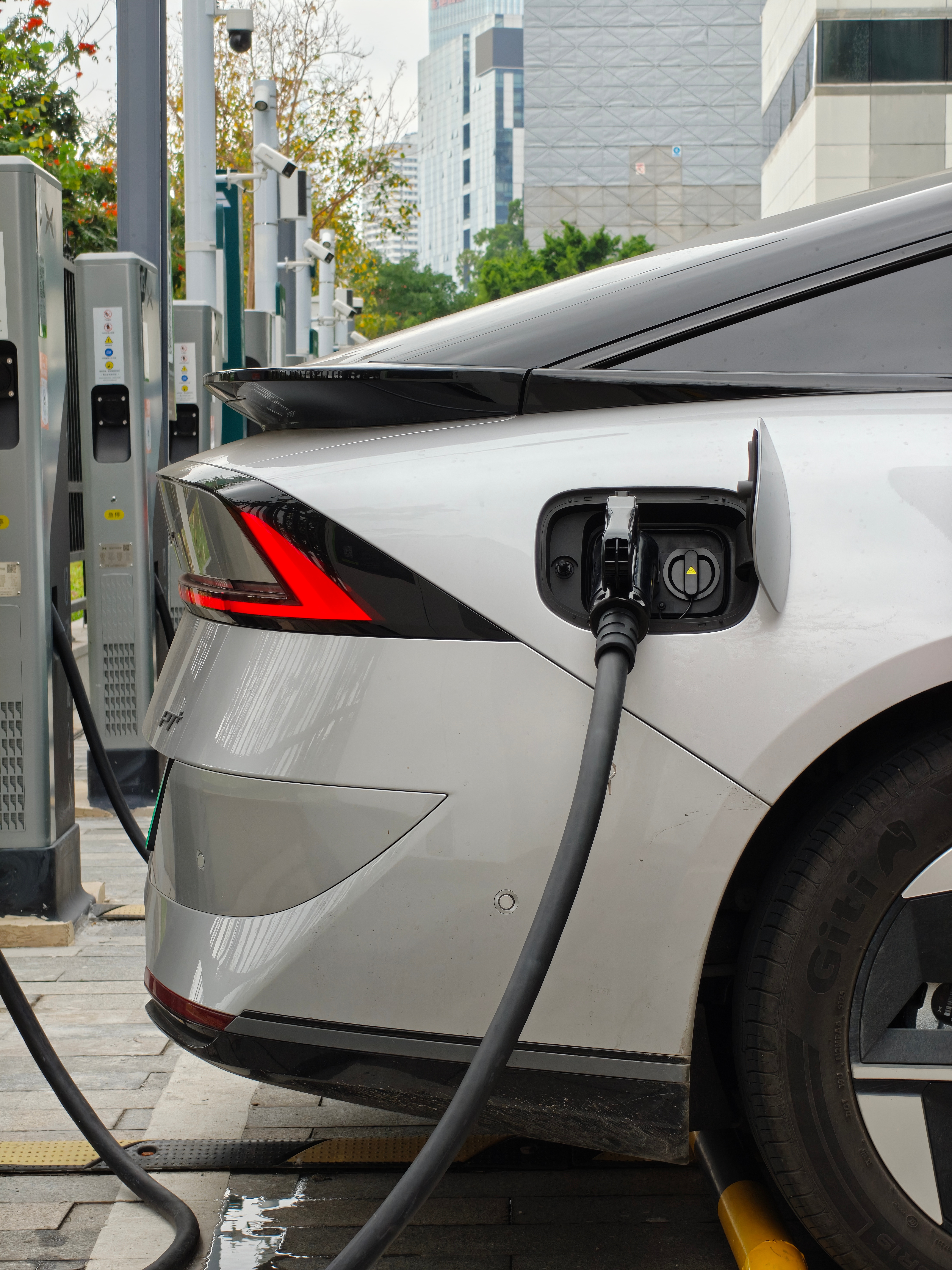 记录一下第一次用小鹏的液冷桩，因为小区停车场半夜慢充有折扣之后我很少去快充桩了明