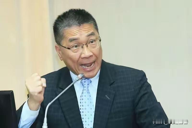 这货不是摆明了说自己是卖国贼吗？应该在全球通缉他。

民进党秘书长徐国旁这个大汉