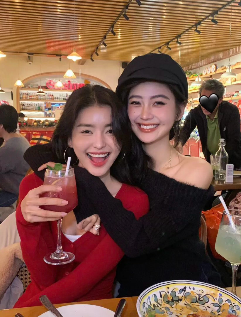 ——٨ـﮩﮩ٨ـ♡ﮩ٨ـﮩﮩ٨——📸“久违亦如初见 🤍亲切又新鲜✌🏻！” 