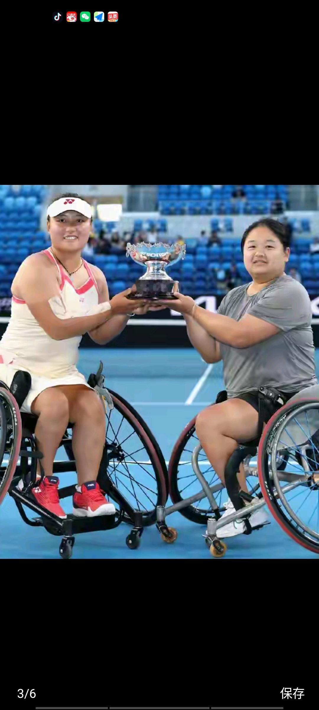 李晓辉/王紫莹获得美网轮椅女子双打冠军。正常人办不到的，残疾人都能办到，中国足球