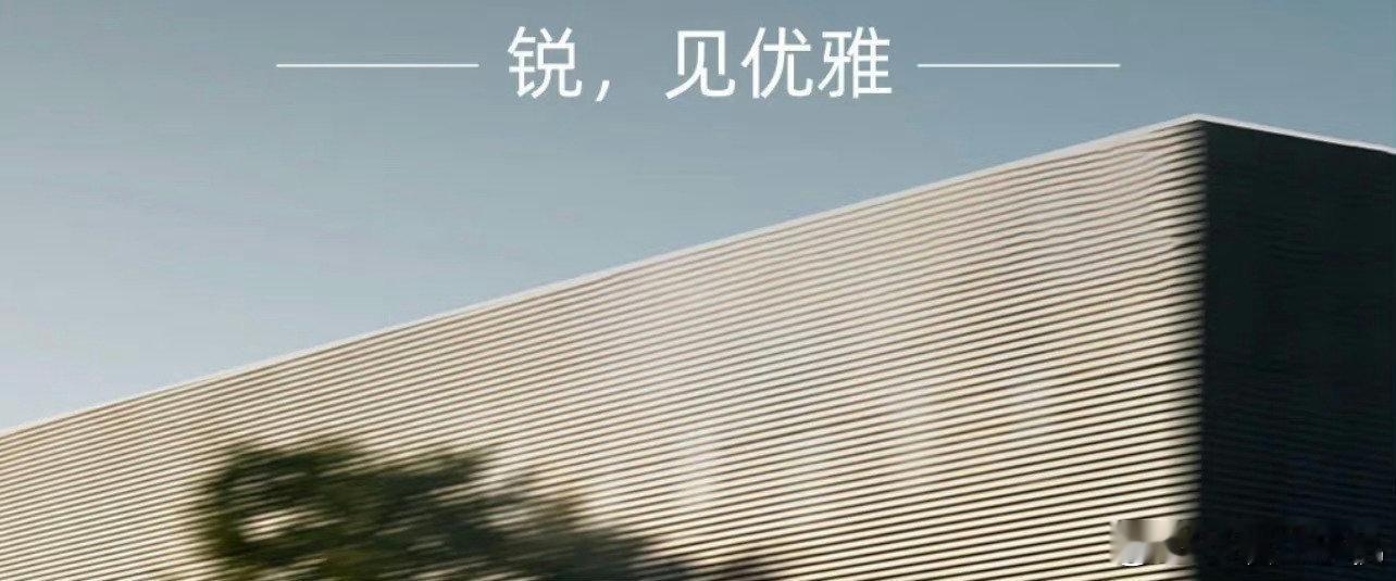 华为和苹果在产品策略上的对比，堪称手机行业两种完全不同的典型路线。华为及其曾经的